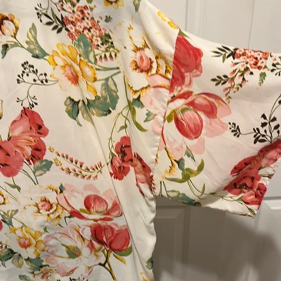 Cream and Pink Tie Front Blouse with Relaxed Fit size M box 5 - Picture 7 of 8